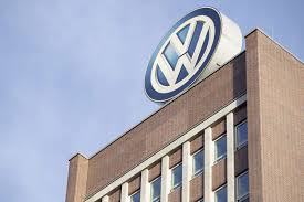 VOLKSWAGEN E LA CORSA ALL’AUTO CONNESSA