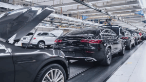 Stop auto termiche 2035: Mercedes-Benz contro il divieto UE. “Rischiamo di andare contro un muro”